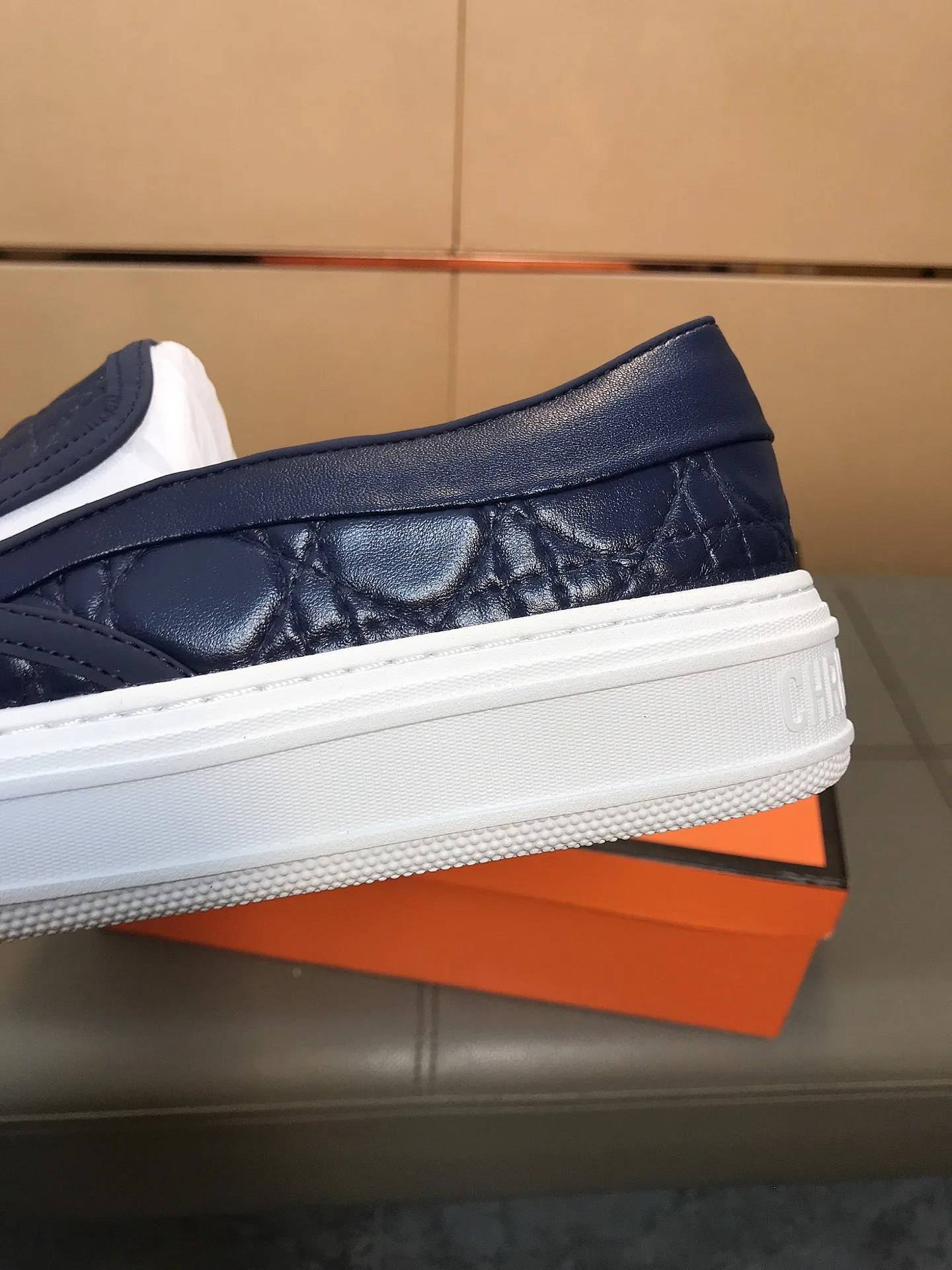 Factory price 400 🔥🔥 (Dior) new men's casual sports shoes 👣 Full of charm, luxury style gentleman's shoes Upper: Made of embossed cowhide imported from Italy, breathable leather lining. Brand wear-resistant soles; with classic logo💋The whole pair of shoes is fashionable and casual without losing high-end style🎈🎈Size: 39-44 (45.46 can be customized)